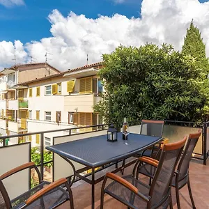 Lazzarich With Terrace Apartment Poreč